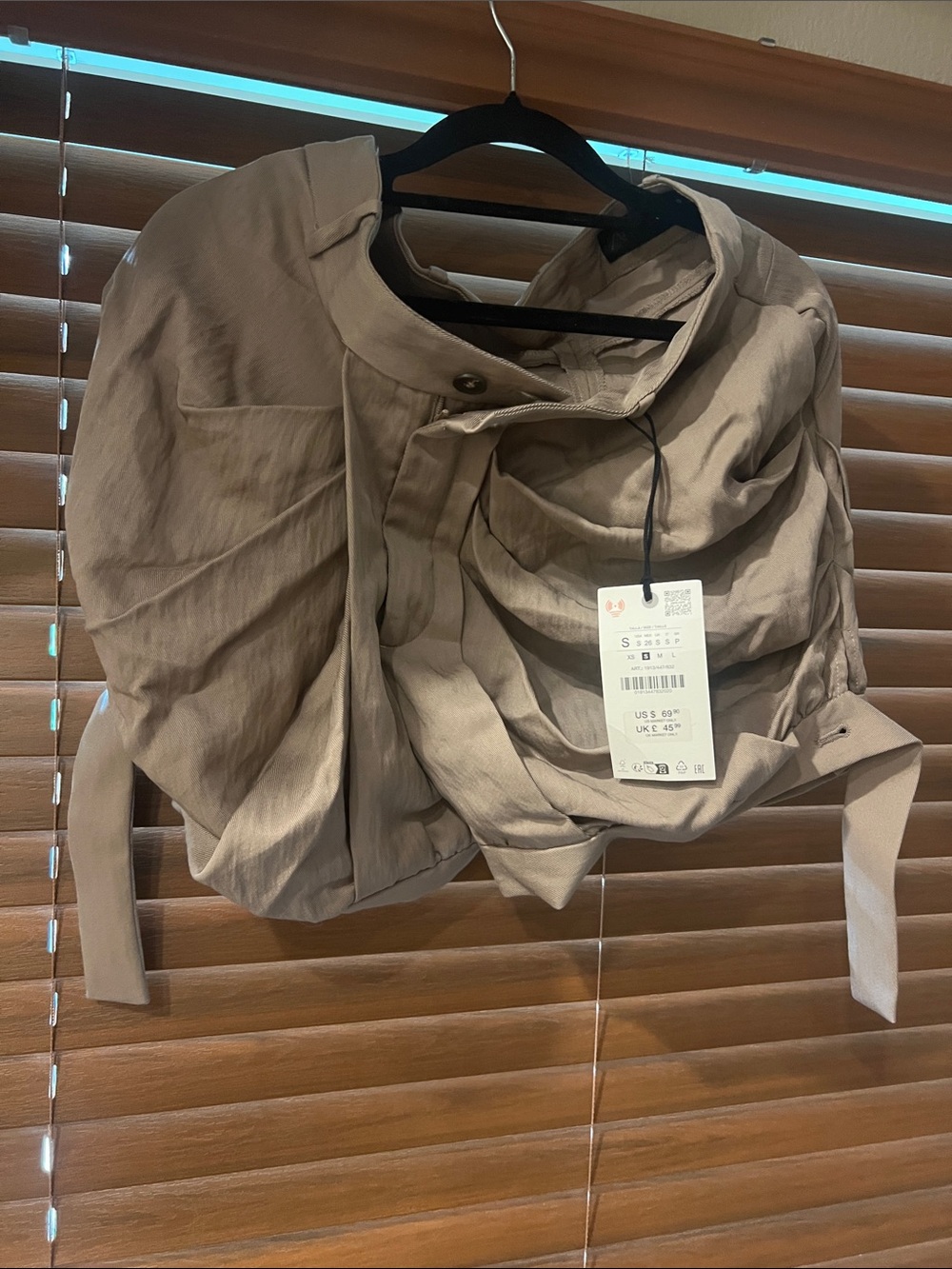 Zara Flowy Shorts Pleated Mid-Rise Pleated Pockets Hem Loops Zip Up Taup Gray